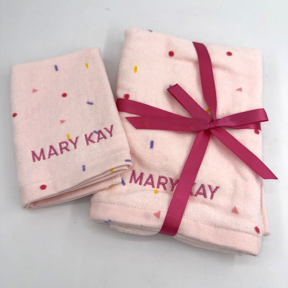 Mary Kay Pink Washcloth and Hand Towel Set - Unused New‎ Beautiful